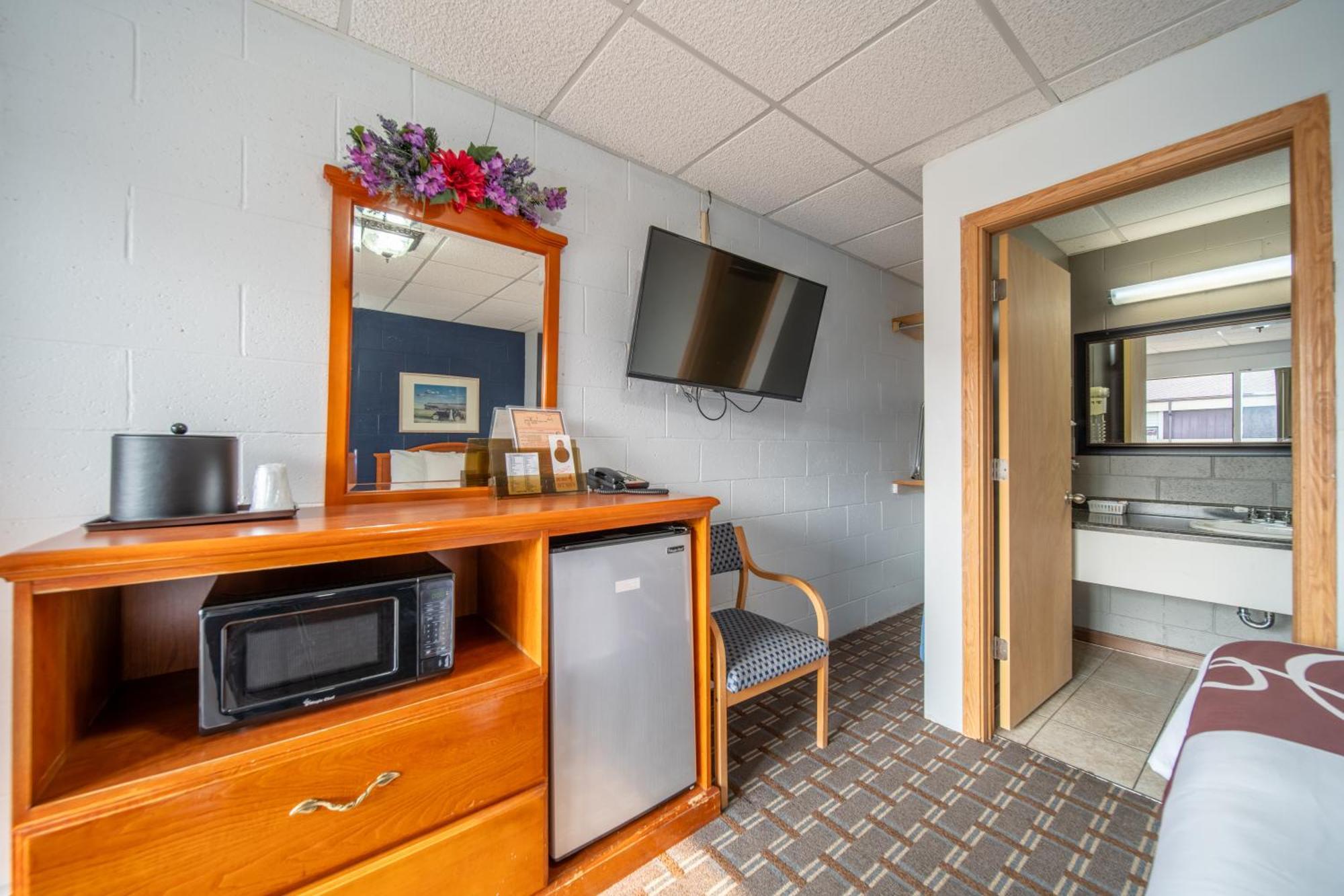 Sleep-Ees Inn, Saginaw & Frankenmuth Exteriör bild